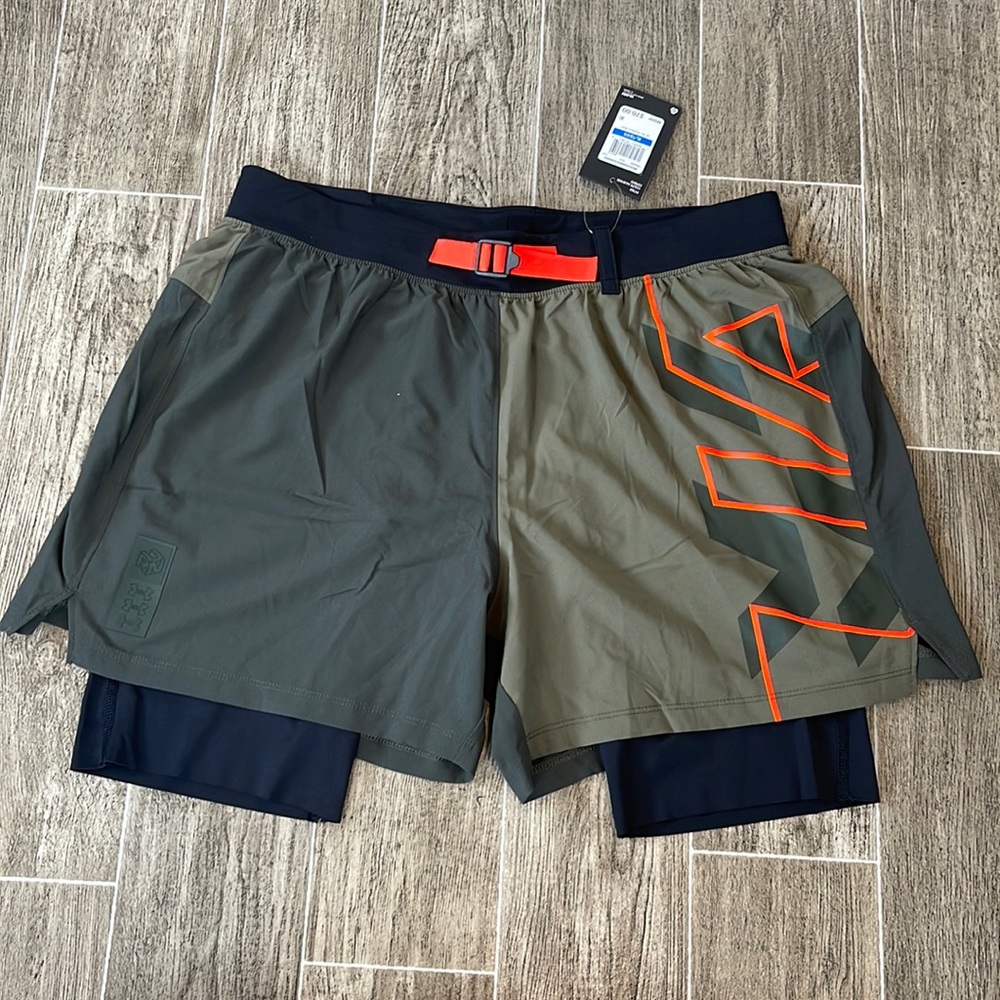 Men’s extra large UA run anywhere short. Fitted 1366509
